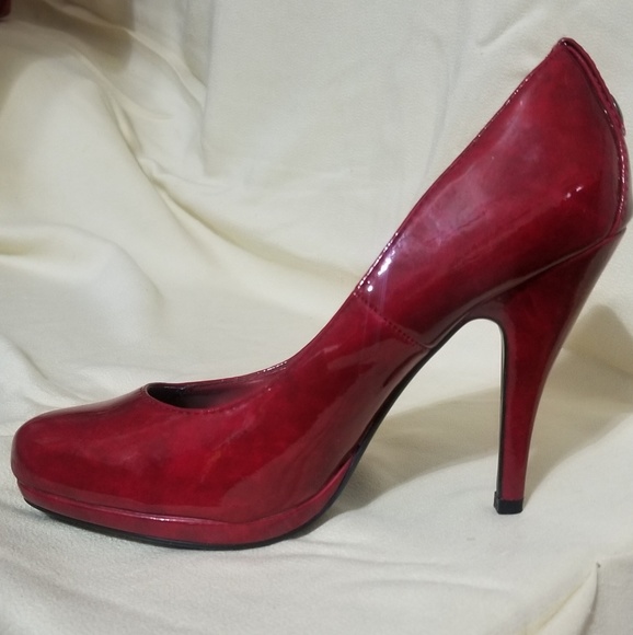 Red/ wine colored high Heel patent leather shoes - Picture 5 of 8